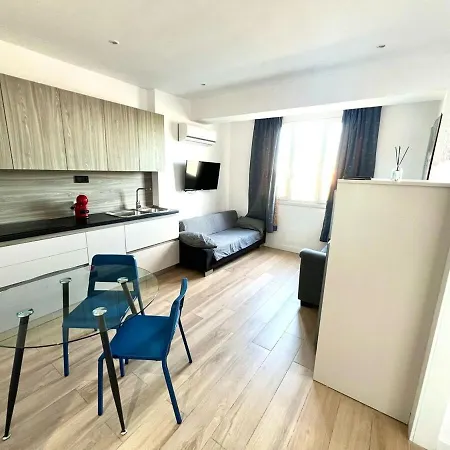 Velazquez Aeropuerto A Málaga